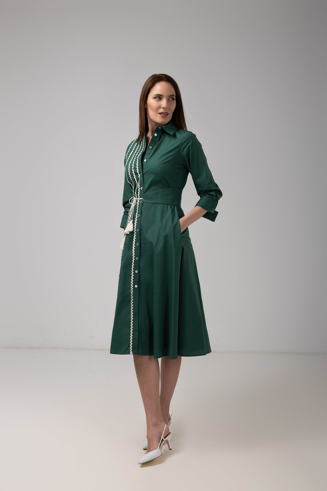 Load image into Gallery viewer, Dark green cotton shirt dress with macrame applications