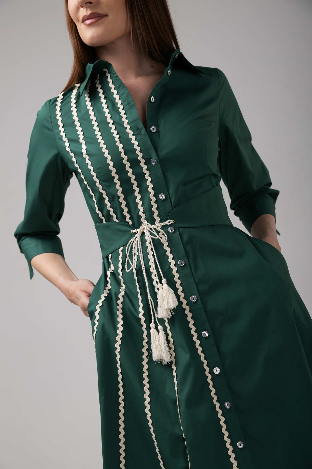 Load image into Gallery viewer, Dark green cotton shirt dress with macrame applications