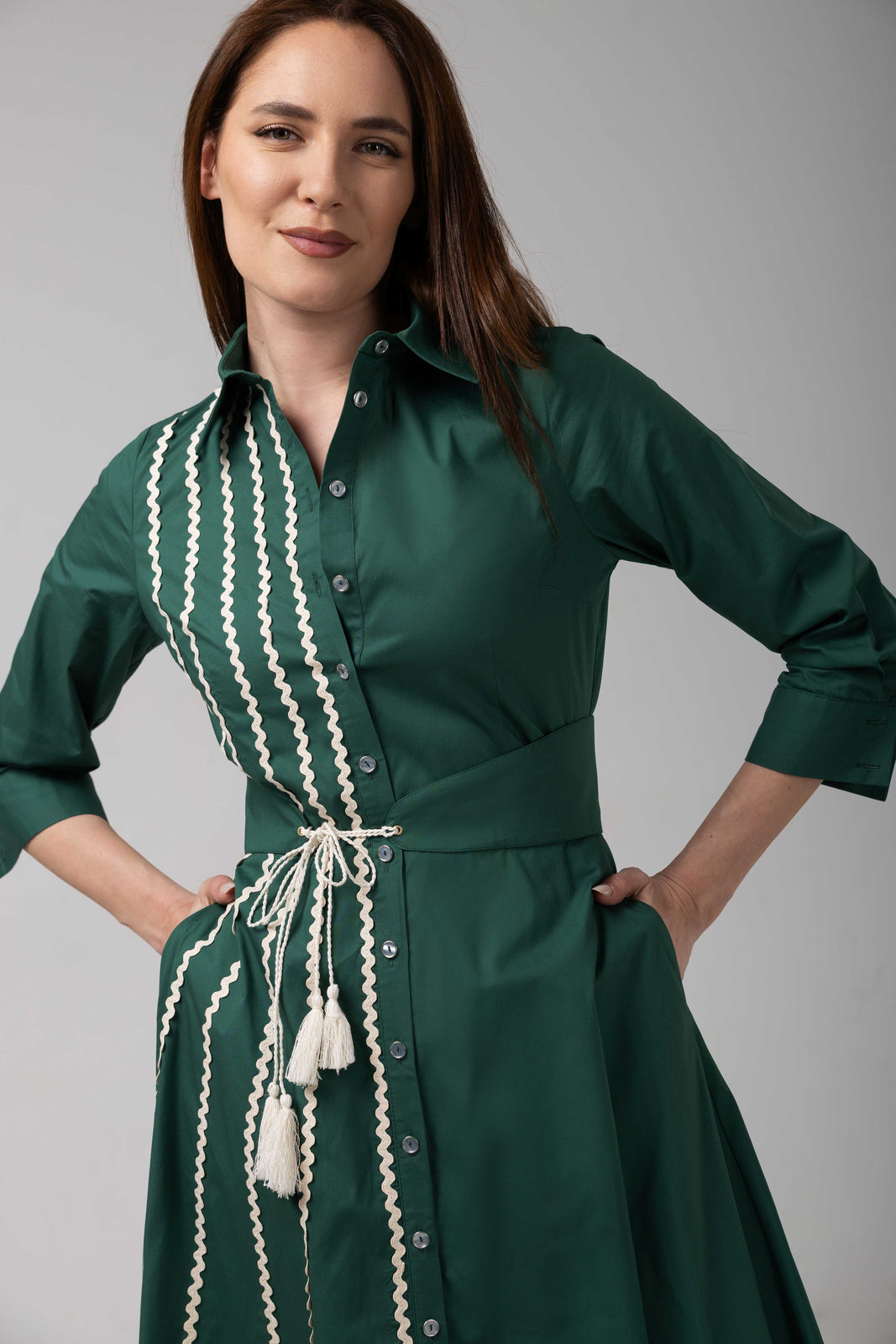 Load image into Gallery viewer, Dark green cotton shirt dress with macrame applications