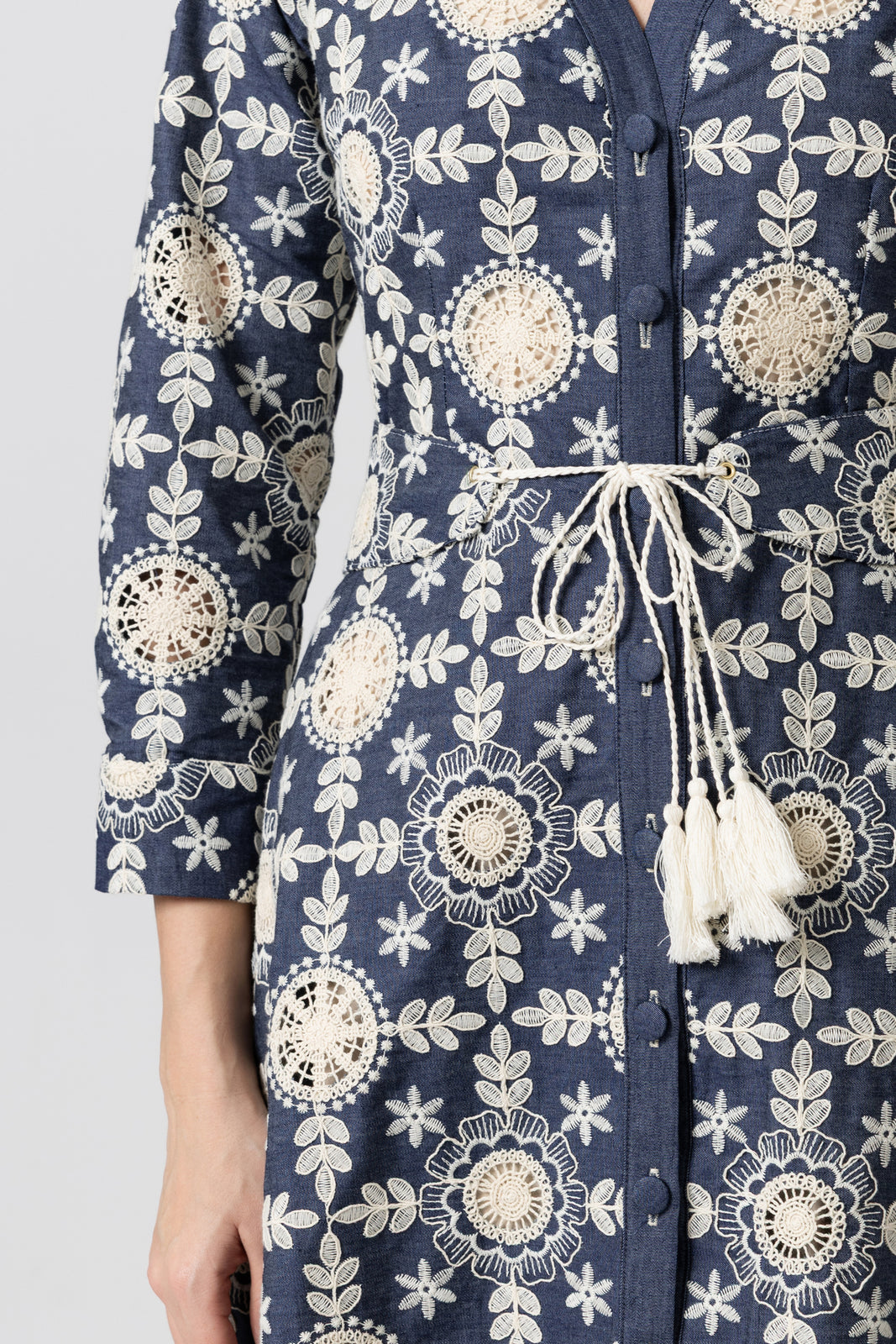 Load image into Gallery viewer, Dark green cotton shirt dress with macrame applications