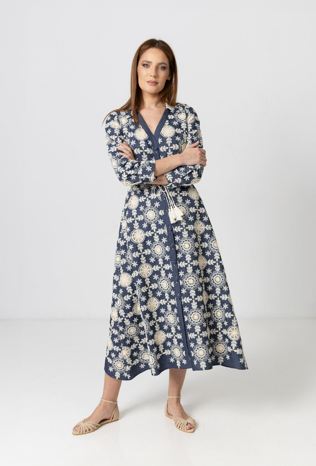 Load image into Gallery viewer, Dark green cotton shirt dress with macrame applications