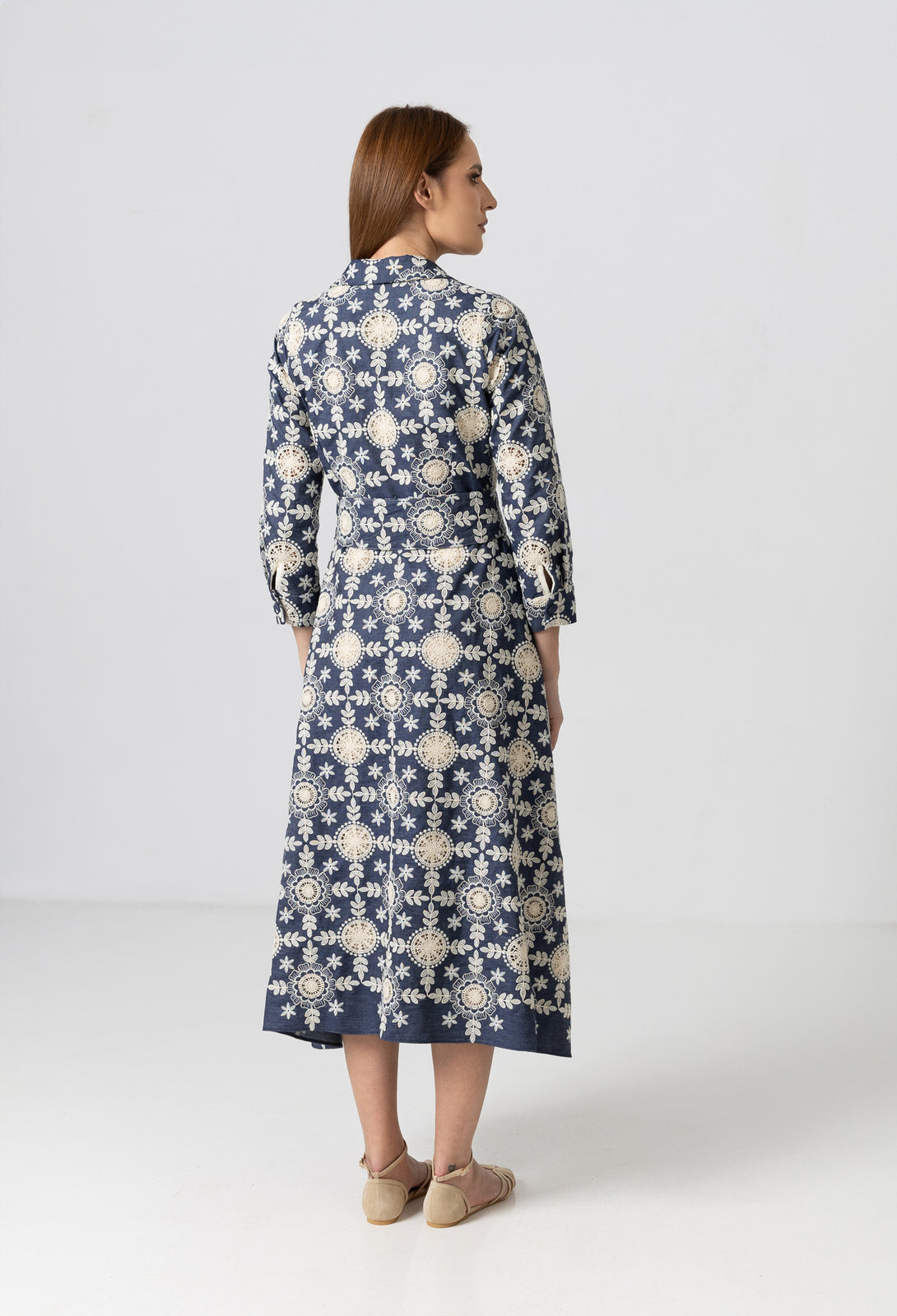 Load image into Gallery viewer, Dark green cotton shirt dress with macrame applications