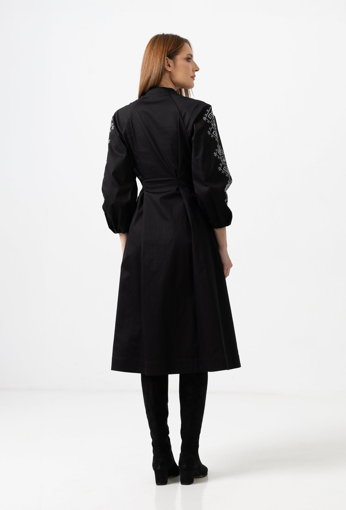 Rochie camasa tip tunica neagra cu broderie computerizata si maneci bufante