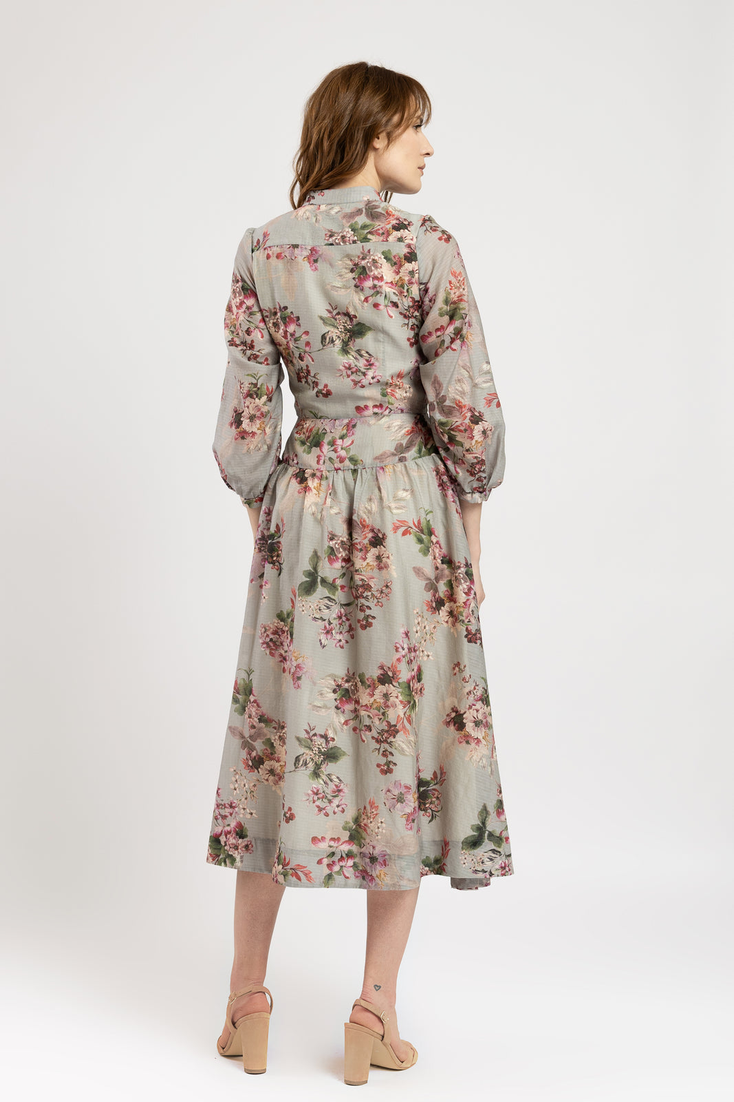 Incarca imaginea in galerie, Rochie din bumbac fin gri cu flori colorate