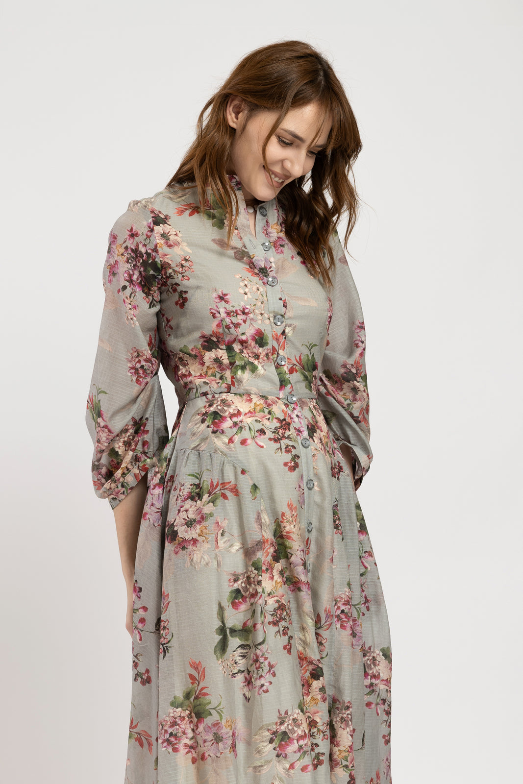 Incarca imaginea in galerie, Rochie din bumbac fin gri cu flori colorate
