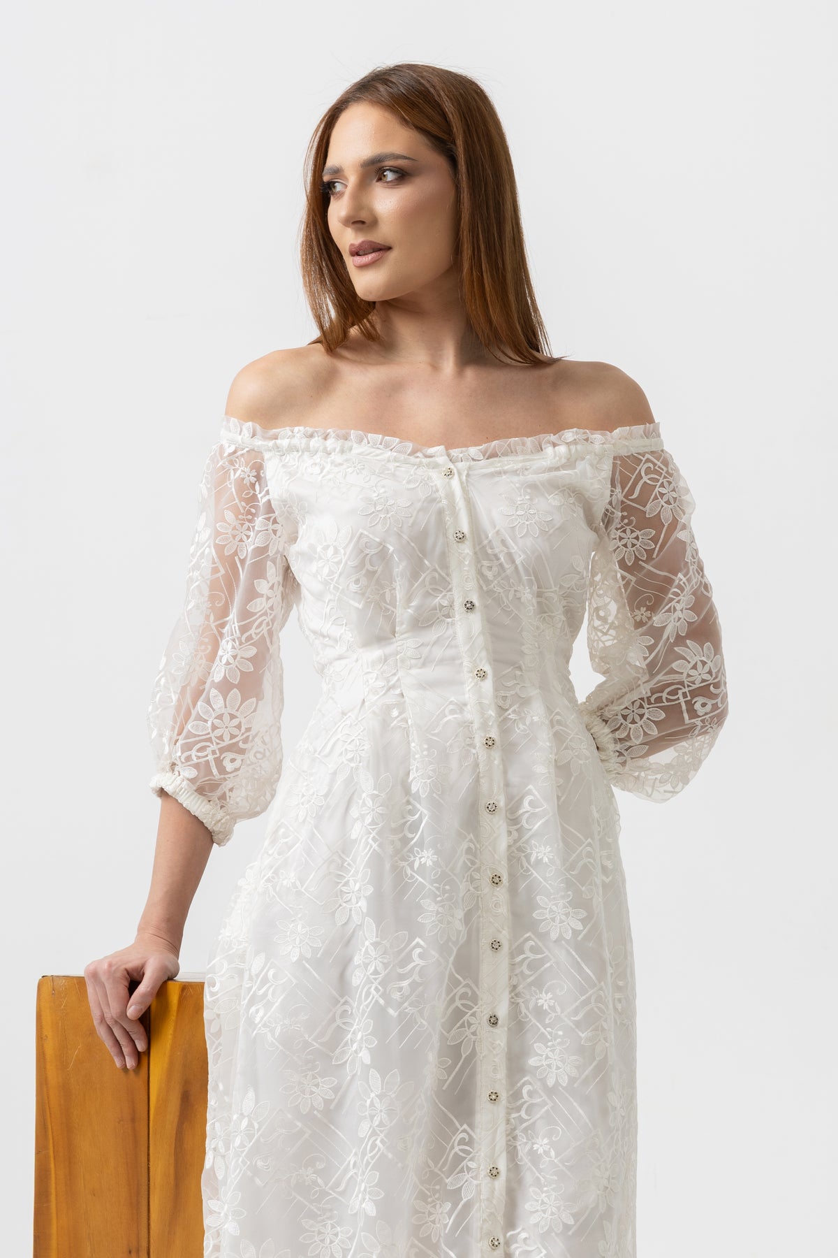 Rochie midi din organza cu umeri decupati