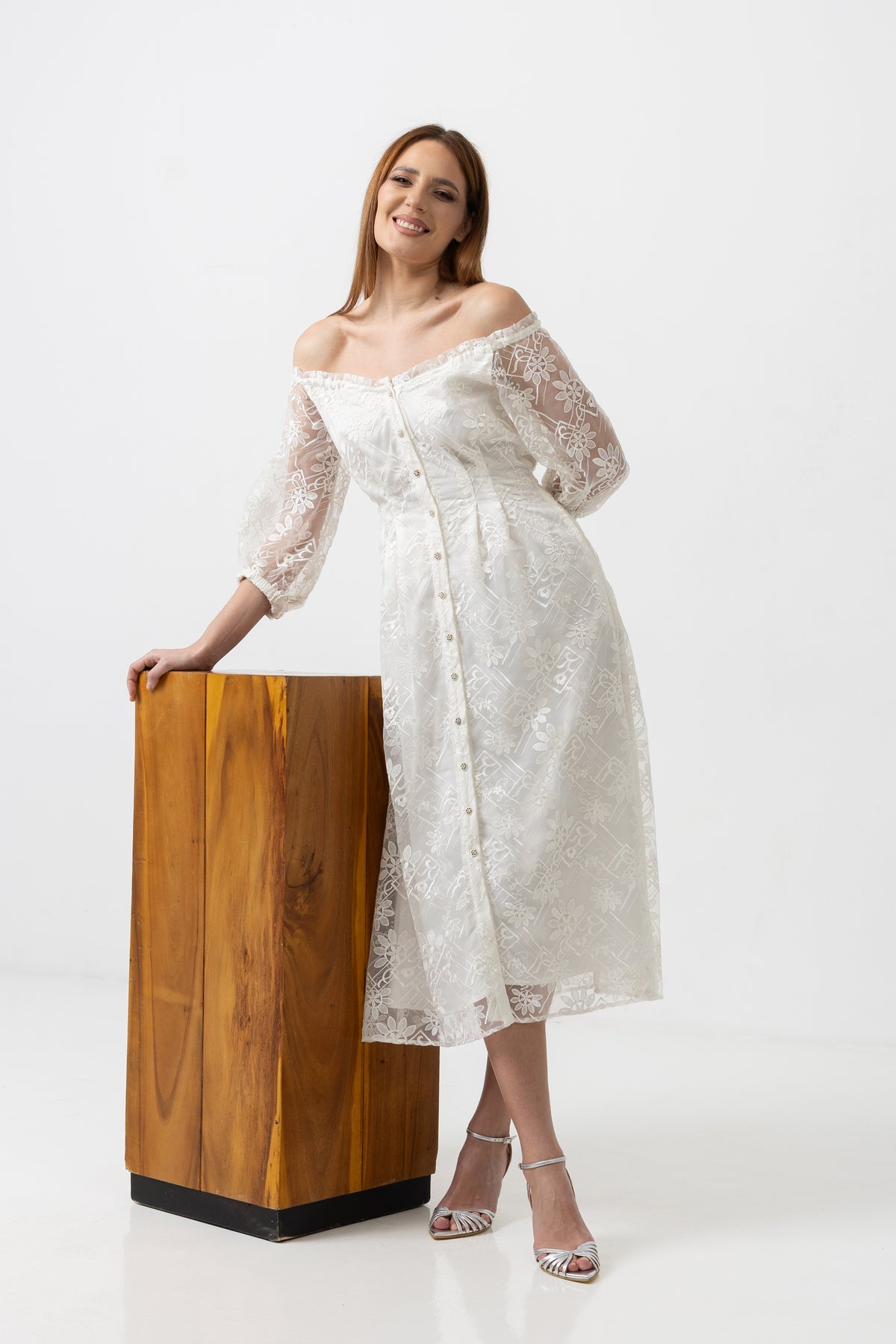 Rochie midi din organza cu umeri decupati