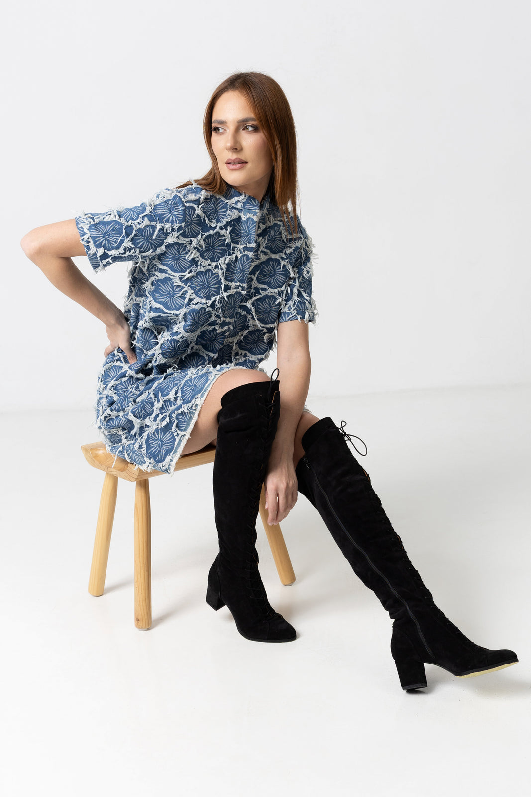 Load image into Gallery viewer, Dusty pink midi dress with cut-out shoulders