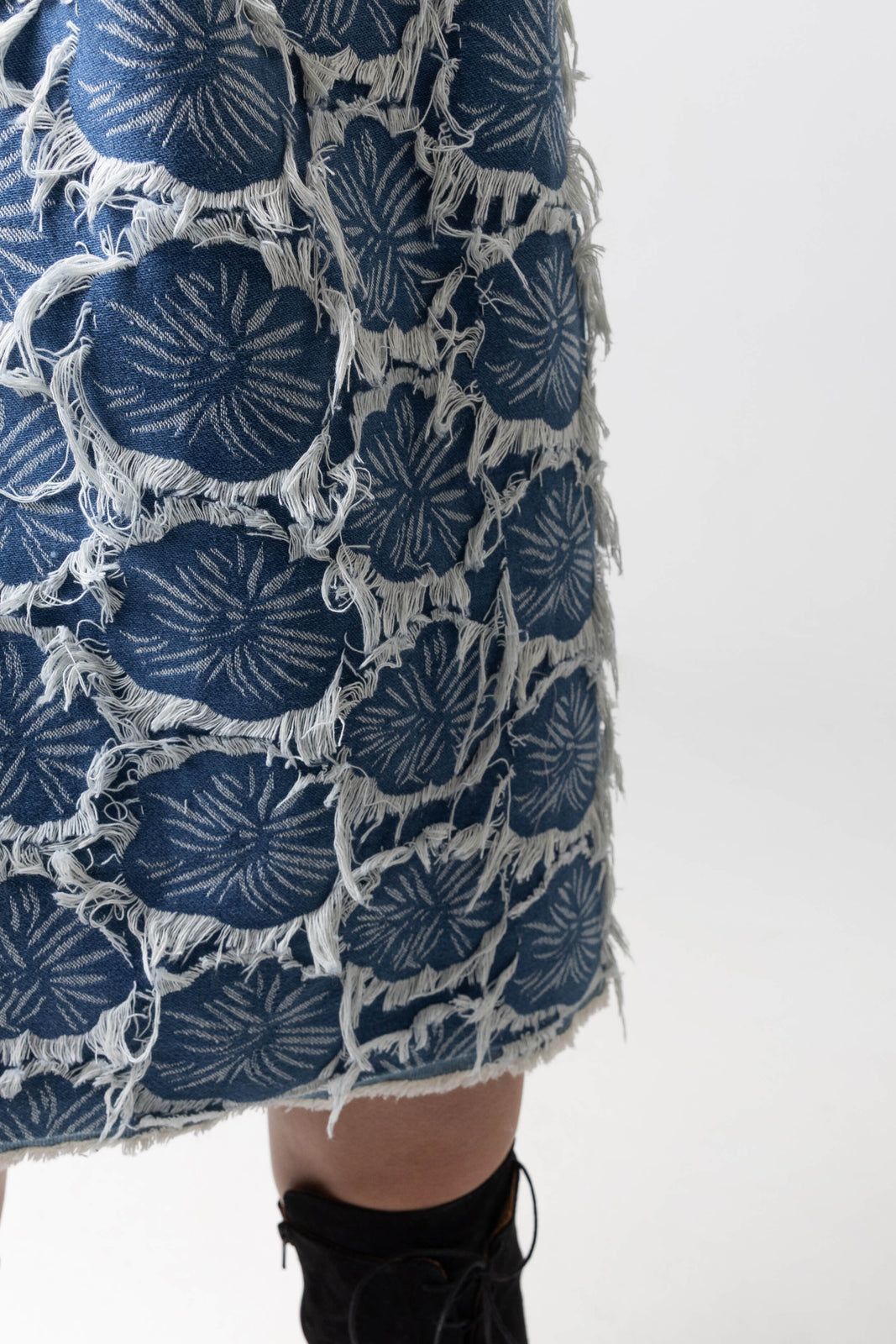 Load image into Gallery viewer, Dusty pink midi dress with cut-out shoulders