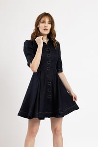 Rochie scurtă din in bleumarin și cusături metalice