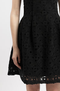 Rochie scurtă din macrame negru