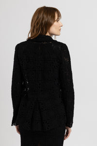 Sacou cambrat din macrame negru