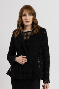 Sacou cambrat din macrame negru