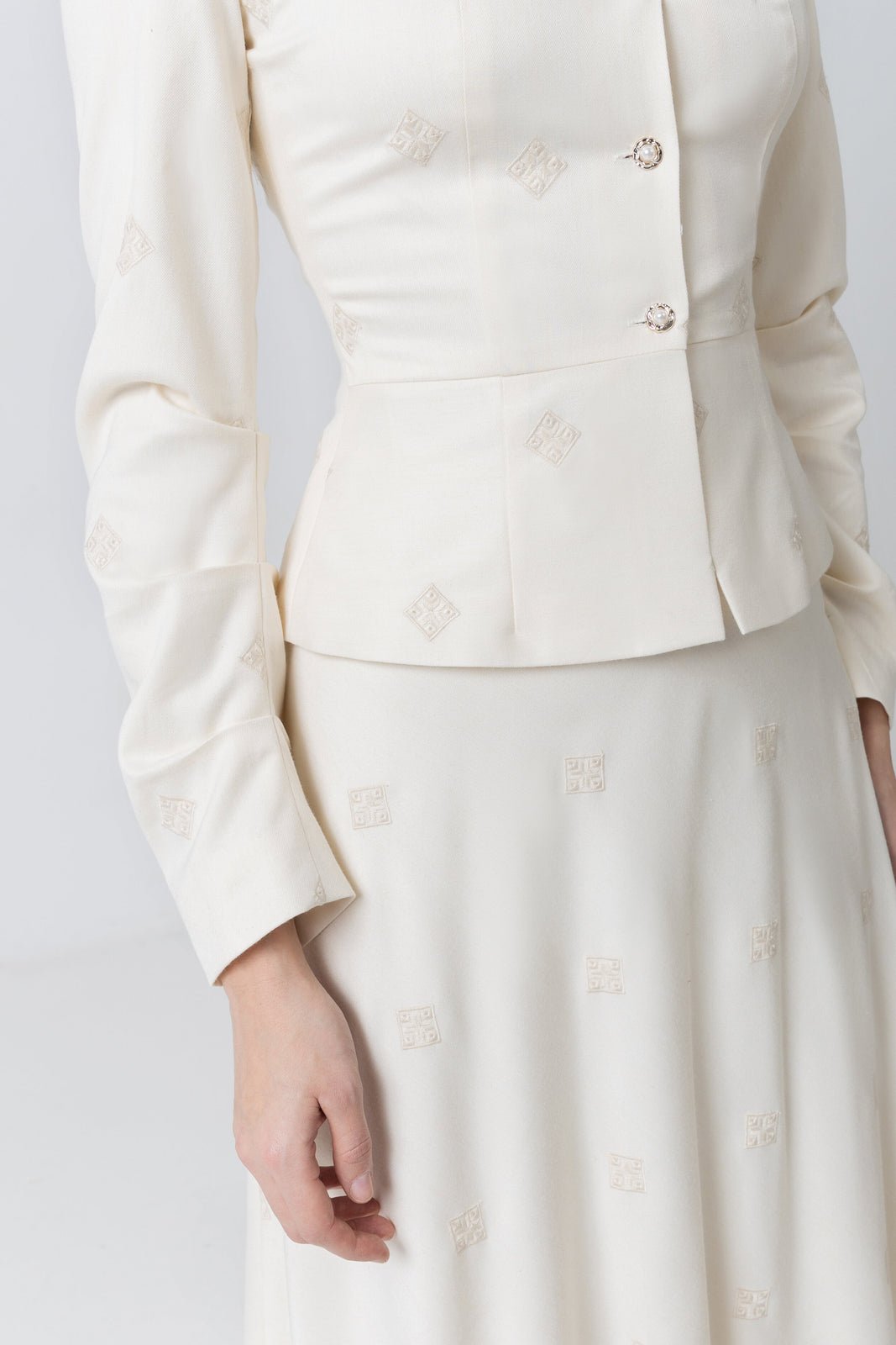 Incarca imaginea in galerie, Sacou cu peplum din stofa brodata