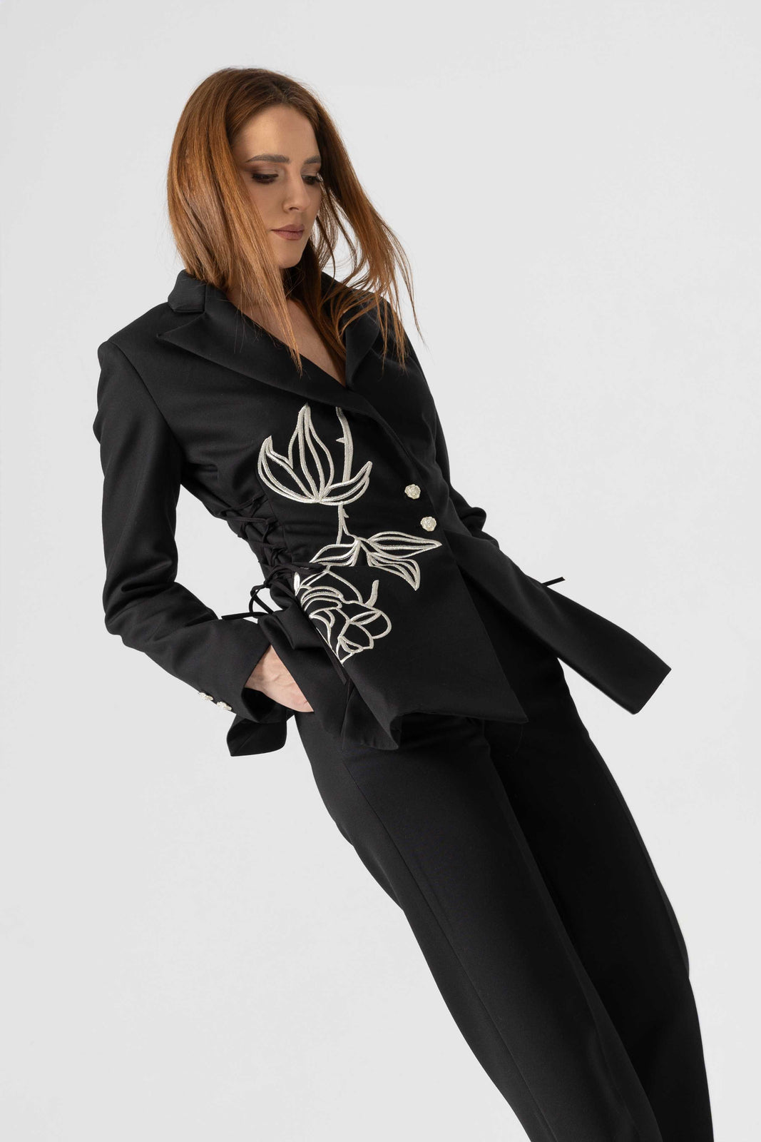 Incarca imaginea in galerie, Sacou din stofa de lana cu broderie trandafir