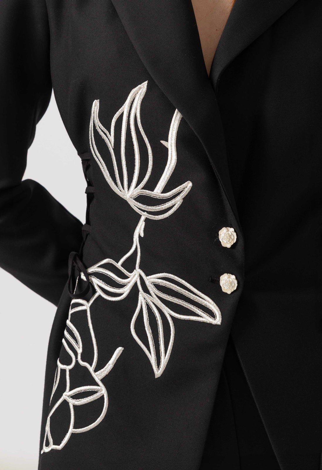 Incarca imaginea in galerie, Sacou din stofa de lana cu broderie trandafir