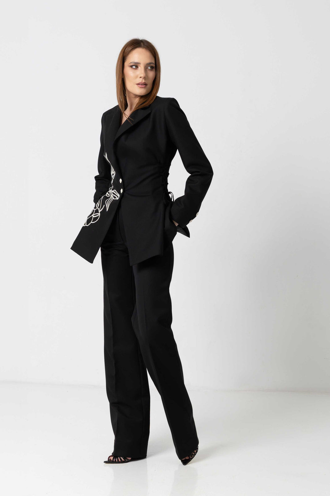 Incarca imaginea in galerie, Sacou din stofa de lana cu broderie trandafir