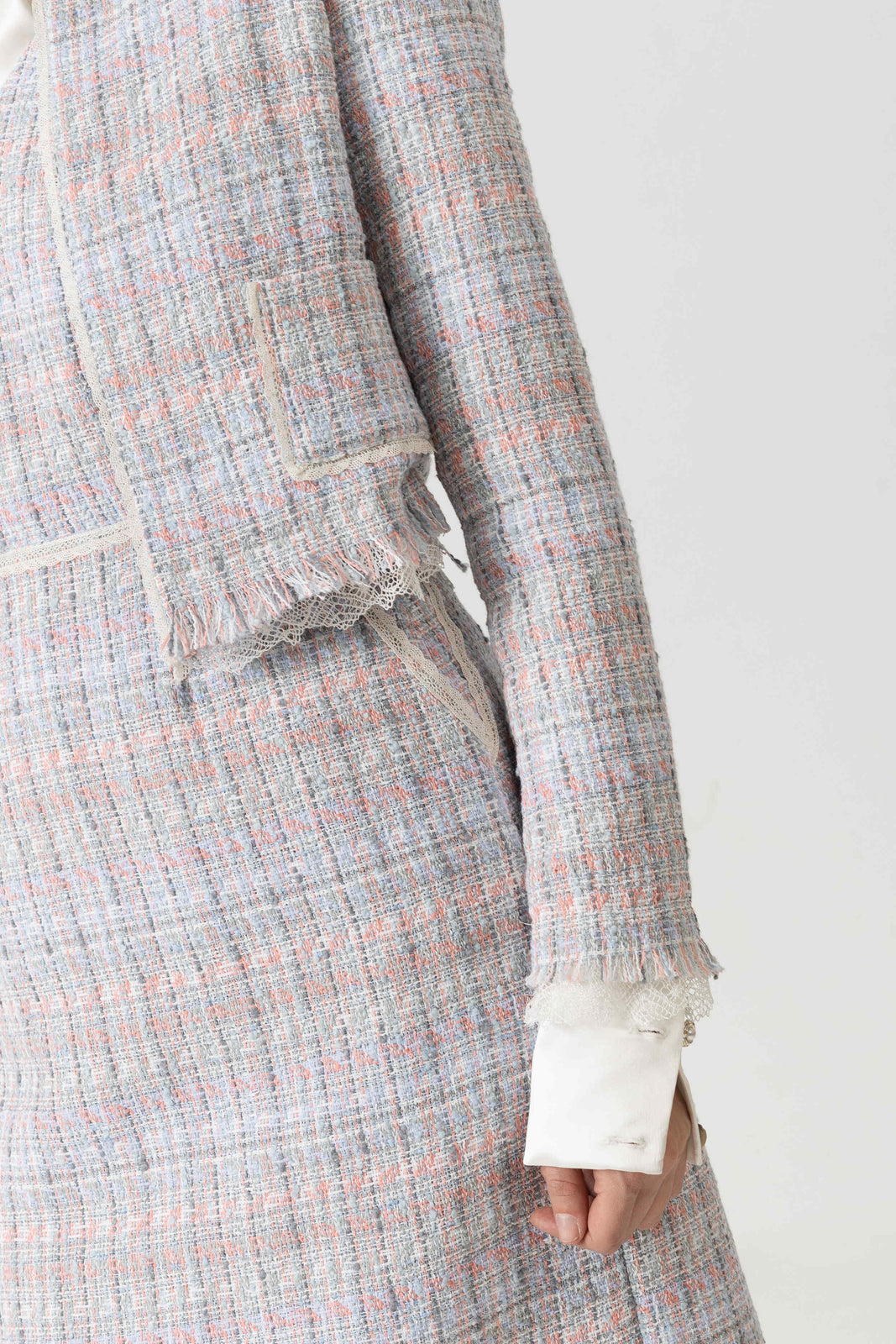 Incarca imaginea in galerie, Sacou scurt din stofa de bumbac tip tweed cu insertii pastel