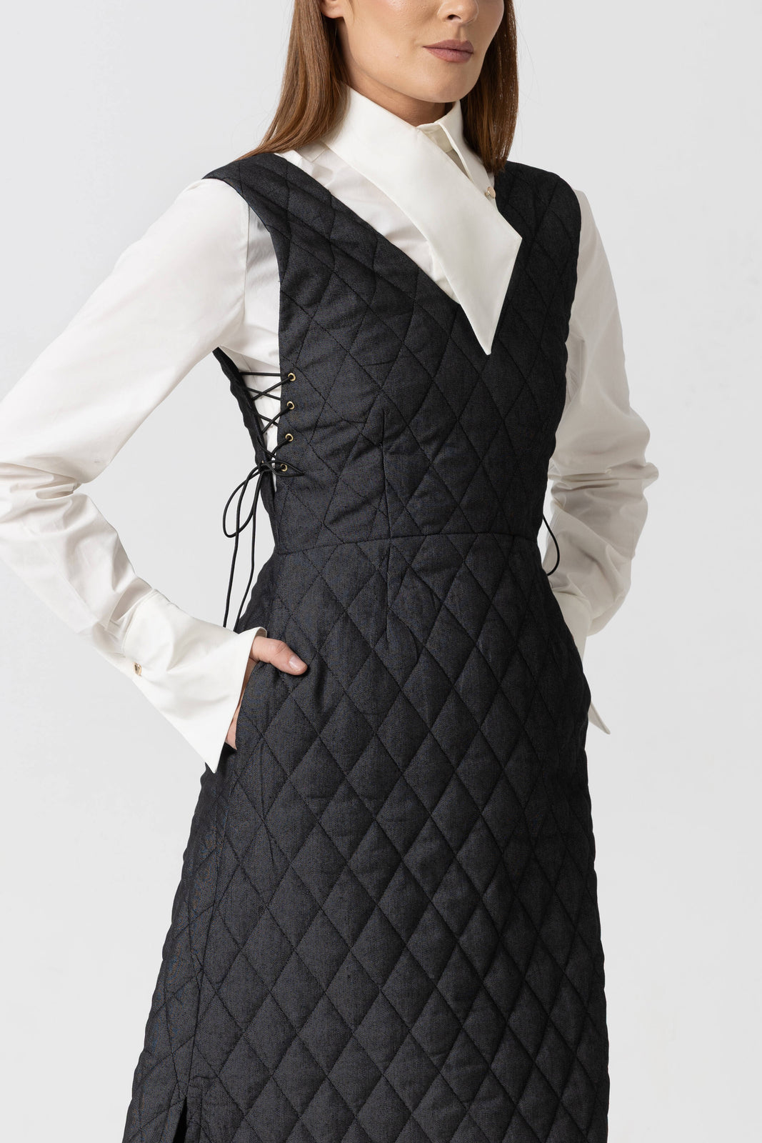 Load image into Gallery viewer, Linen blouse with cream computerized embroidery