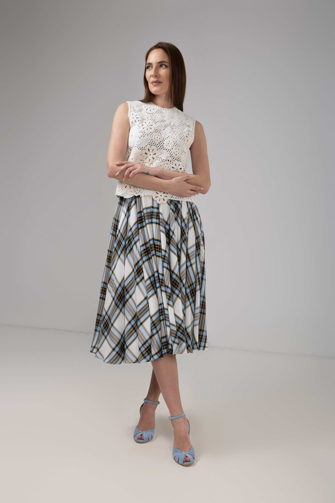 Load image into Gallery viewer, Ivory top made of natural silk with straps and lace