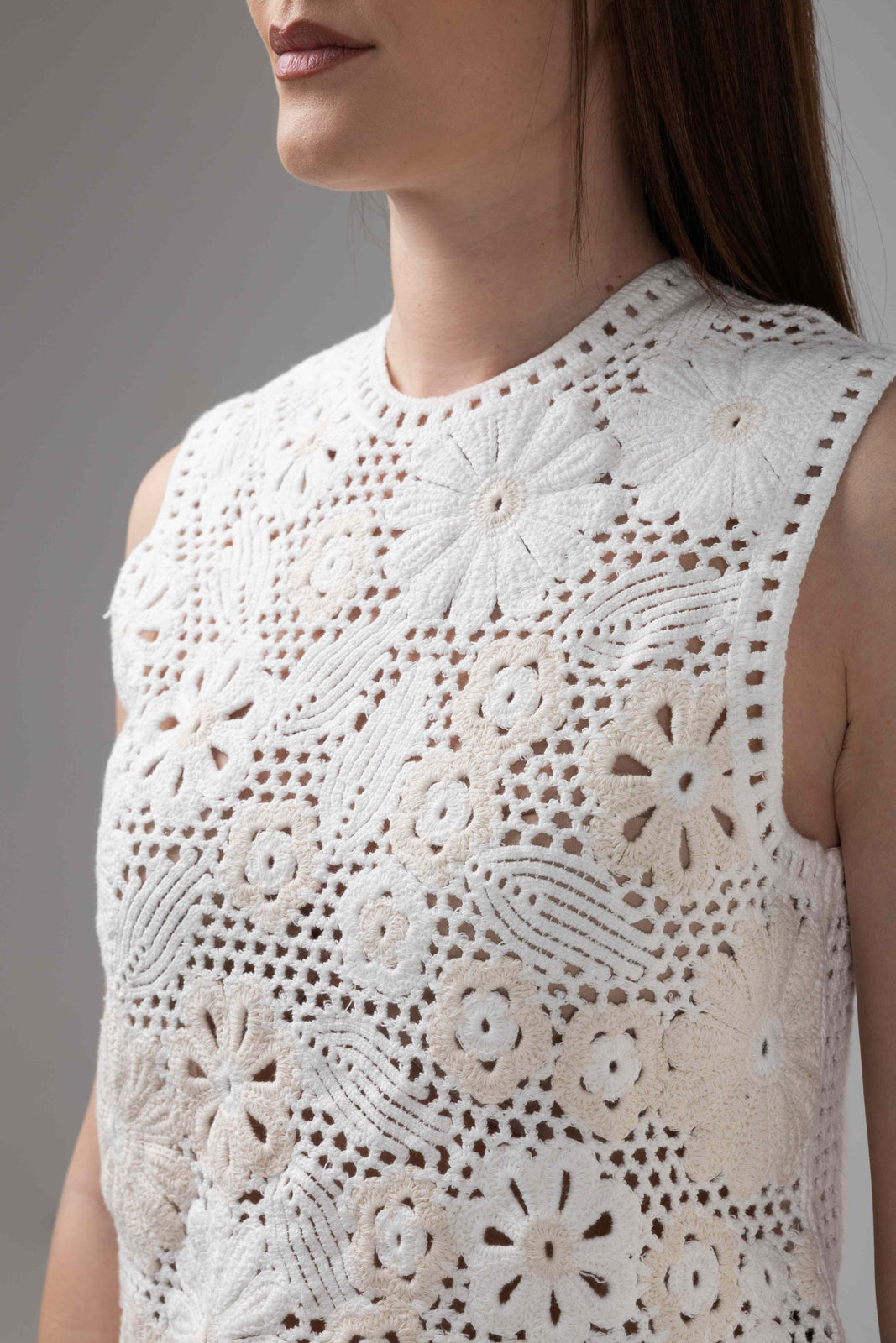 Load image into Gallery viewer, Ivory top made of natural silk with straps and lace