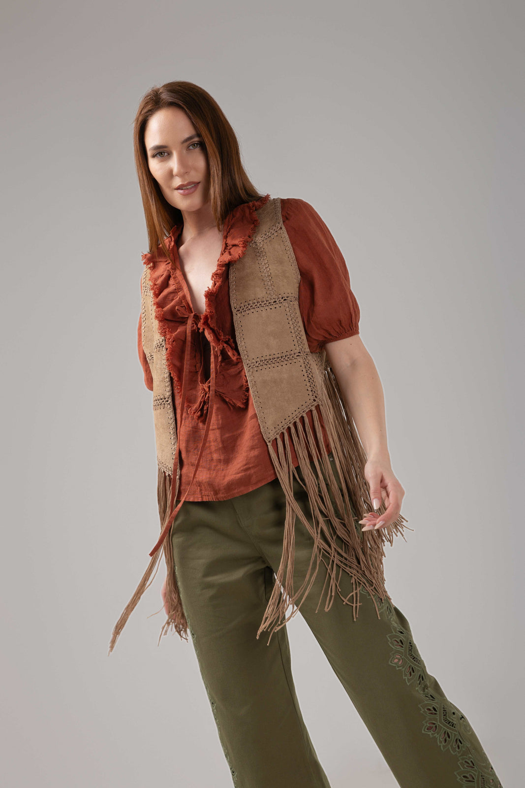 Incarca imaginea in galerie, Vestă boho camel cu franjuri