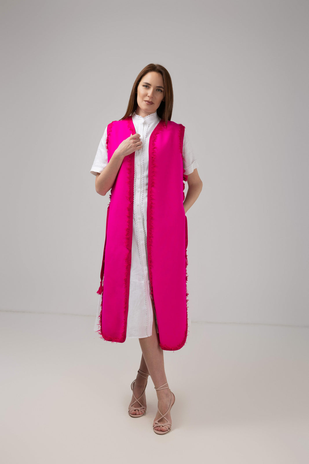 Incarca imaginea in galerie, Vesta midi din stofa de lana fucsia cu broderie "Copacul Vietii"