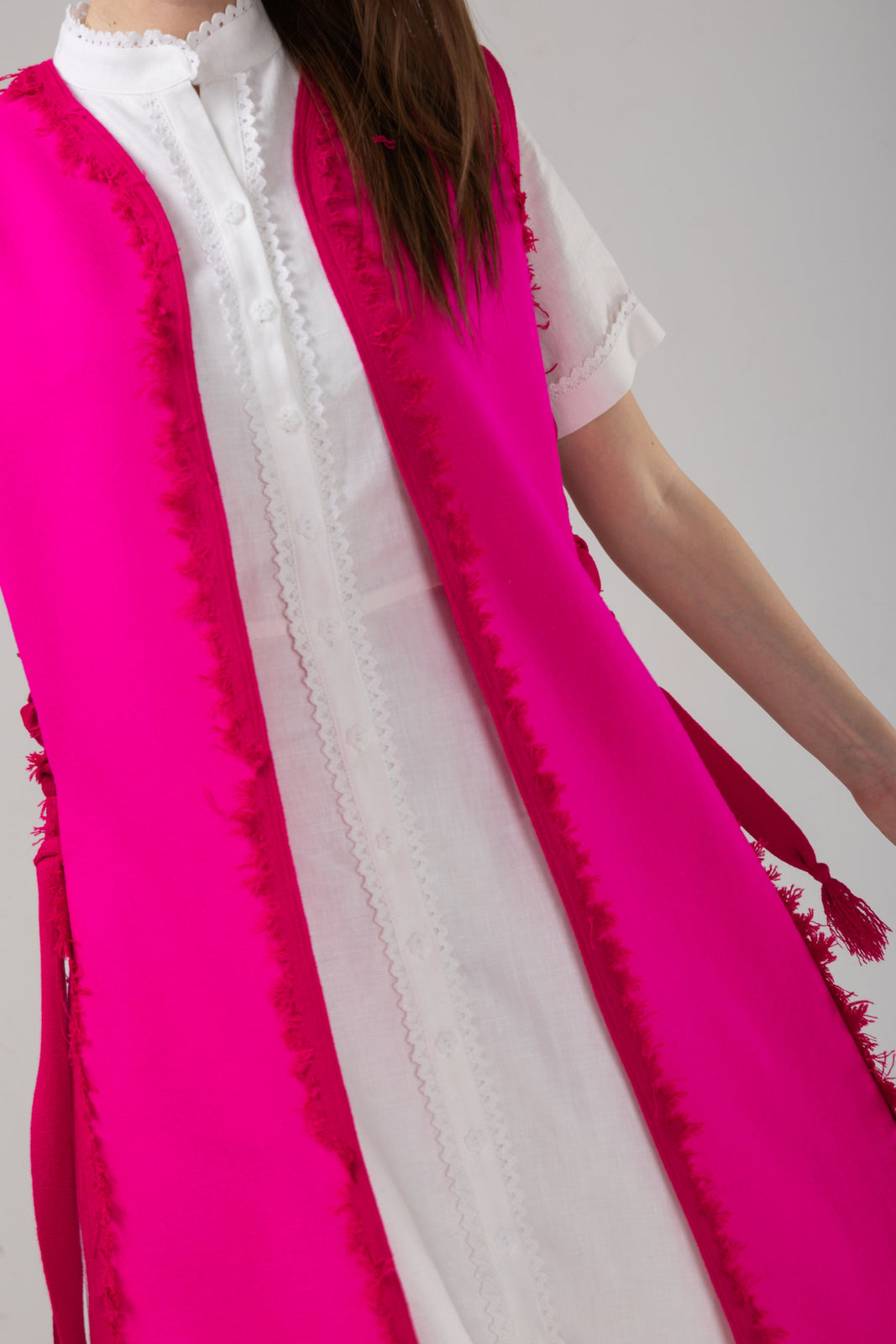 Incarca imaginea in galerie, Vesta midi din stofa de lana fucsia cu broderie "Copacul Vietii"