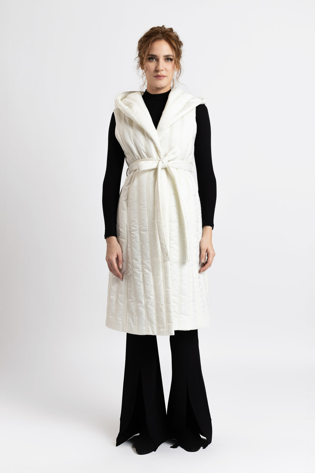 Load image into Gallery viewer, Midi vest with hood in white quilted fabric