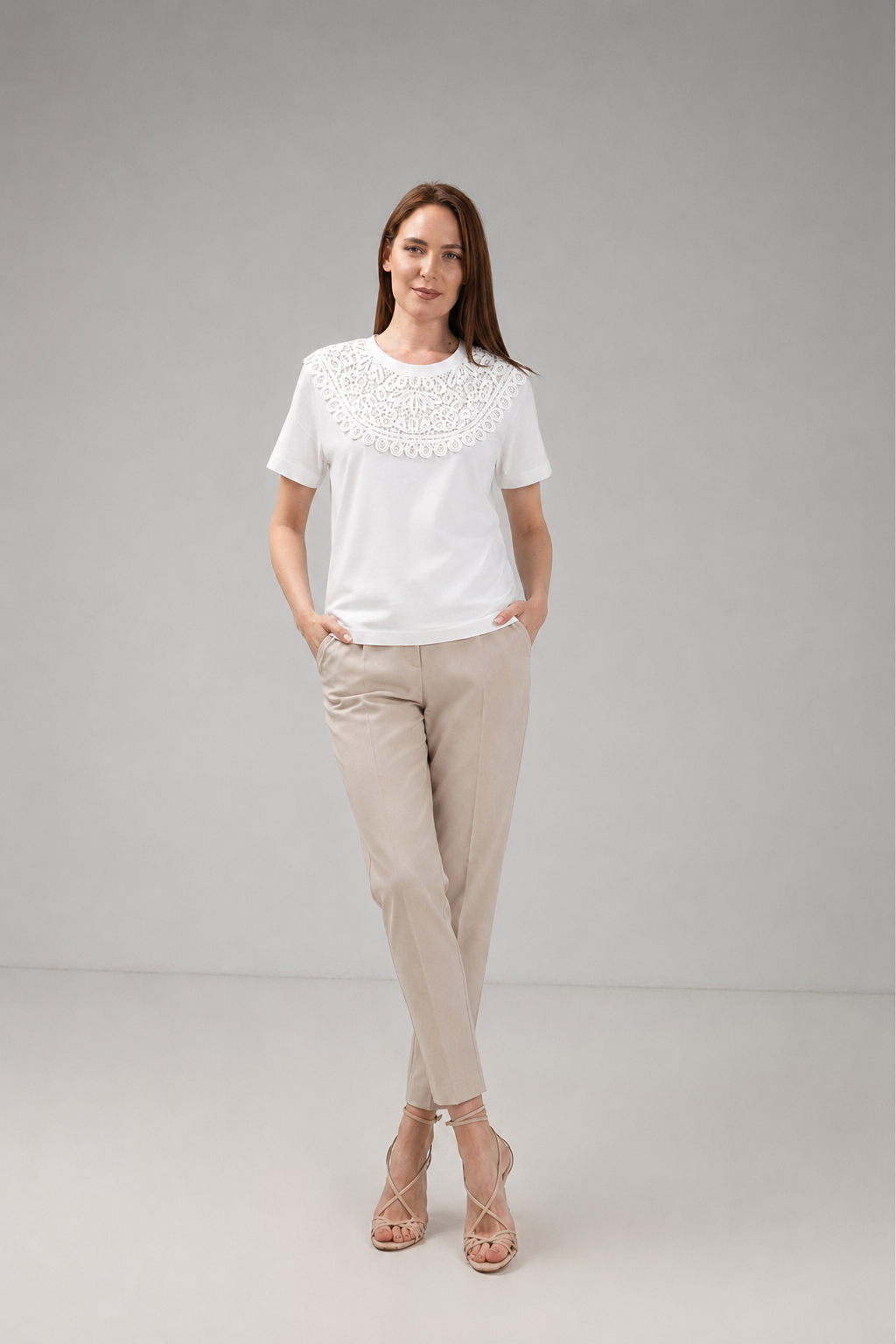 Incarca imaginea in galerie, Tricou Alb cu Aplicație Decorativă din Dantelă – Alb