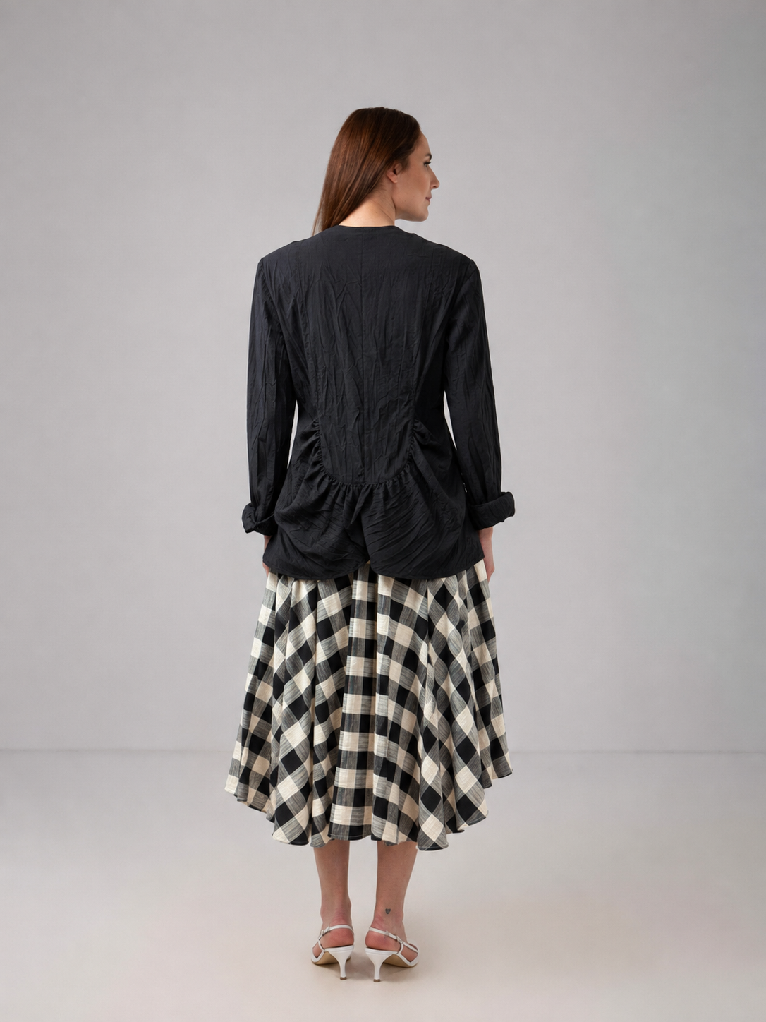 Load image into Gallery viewer, Dark green cotton shirt dress with macrame applications