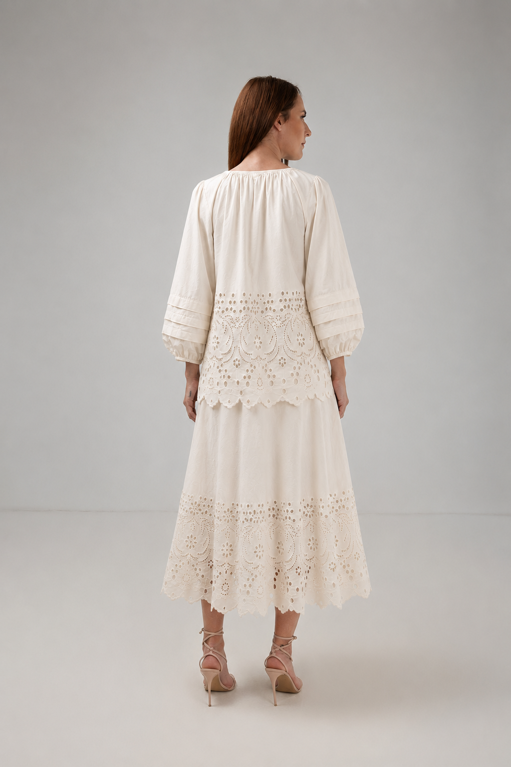 Incarca imaginea in galerie, Set Premium Ivory cu Broderie Spartă – Tunică și Fustă