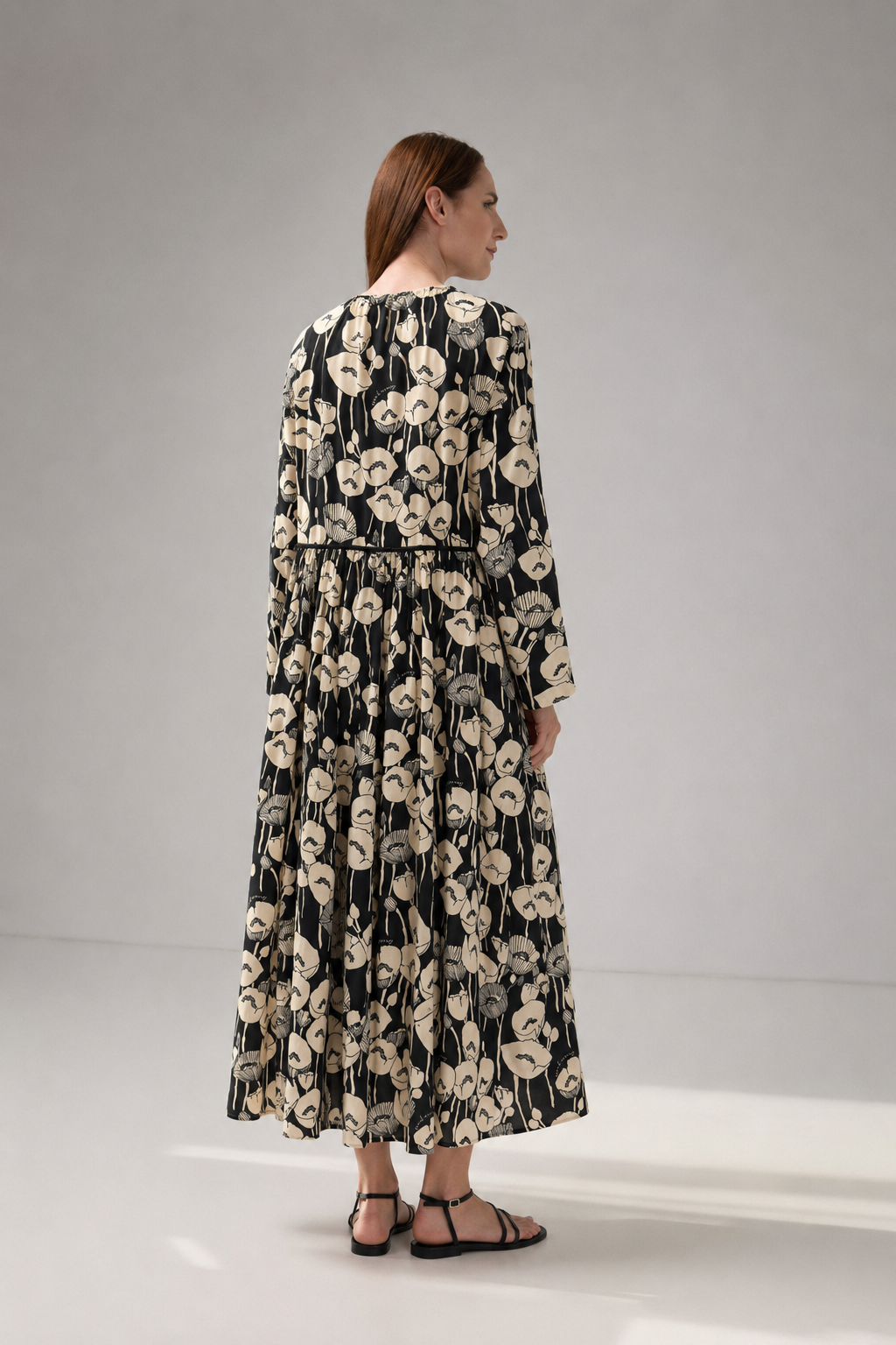 Load image into Gallery viewer, Midi dress in printed viscose and macrame appliqué
