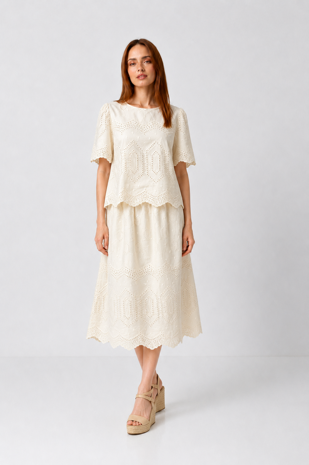 Load image into Gallery viewer, Ivory top made of natural silk with straps and lace
