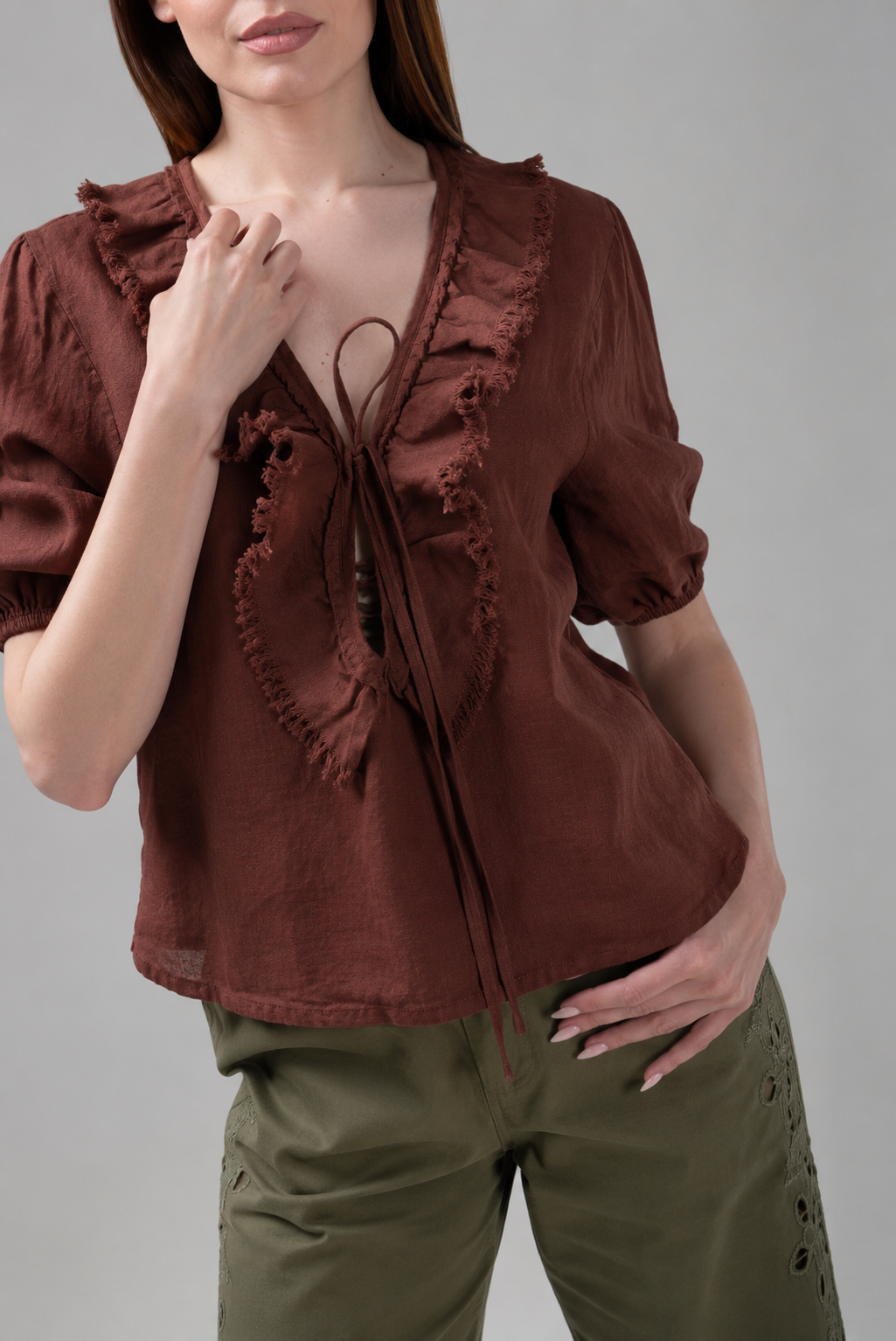 Load image into Gallery viewer, The blouse is made of viscose