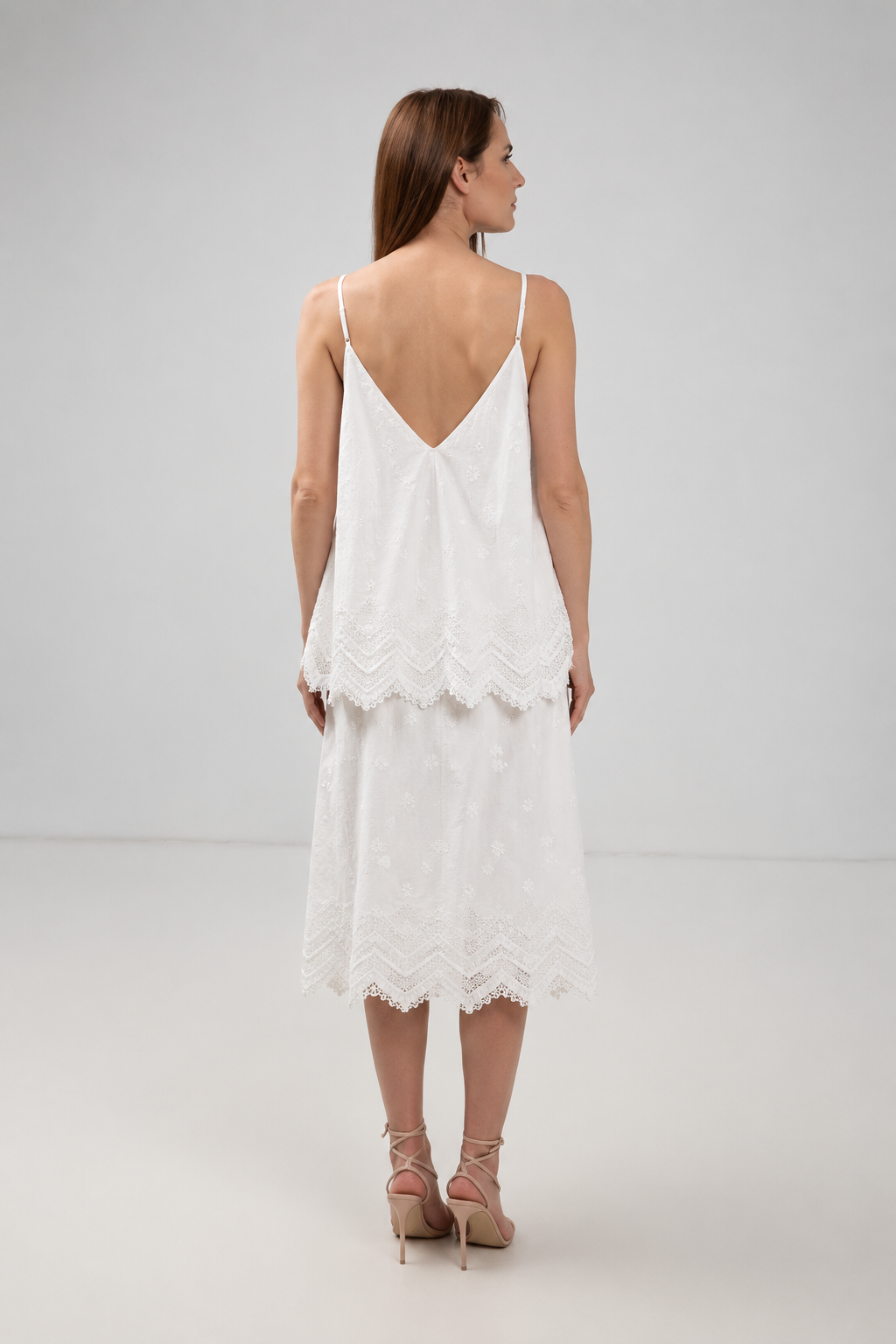 Load image into Gallery viewer, Ivory top made of natural silk with straps and lace