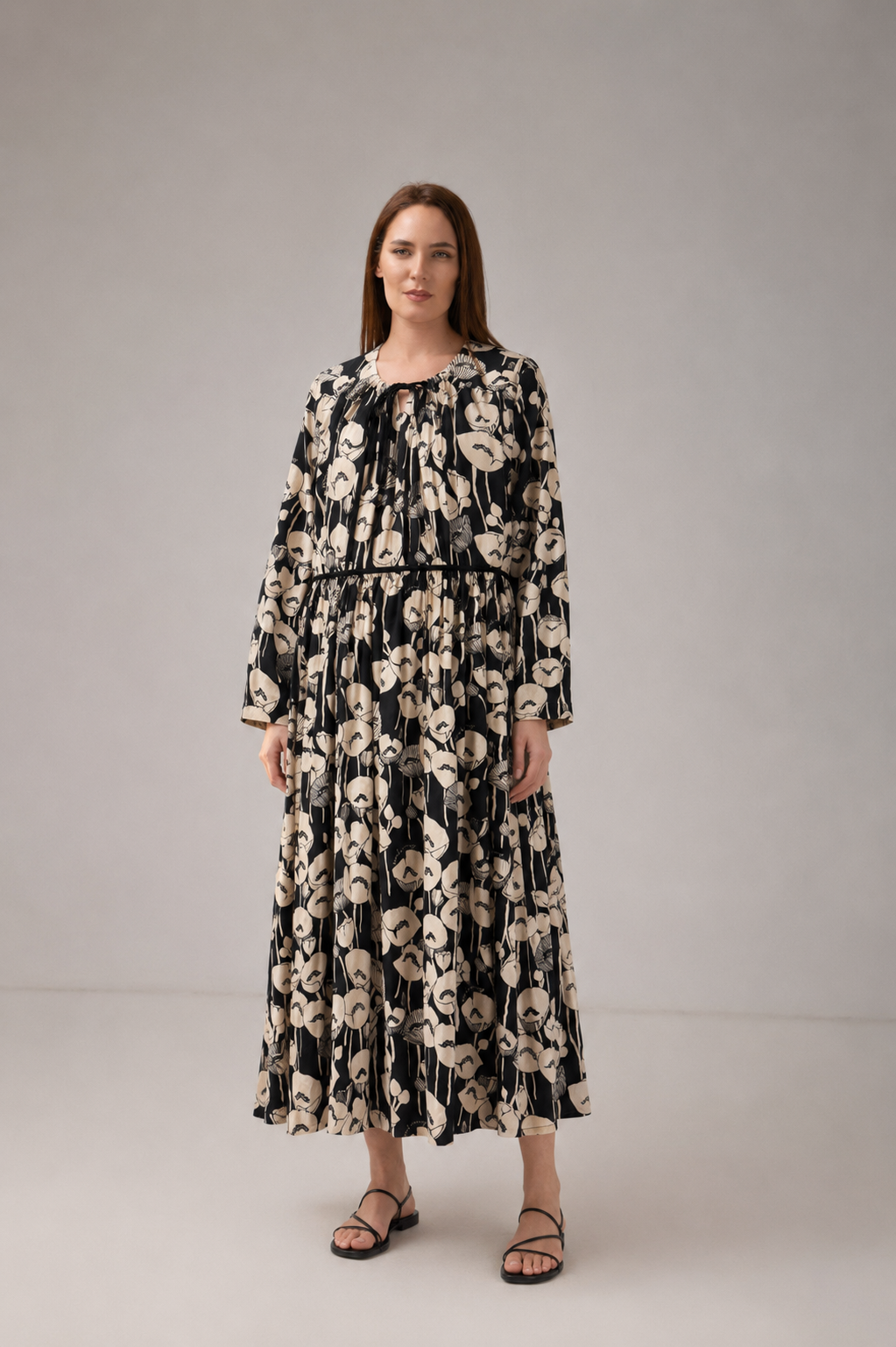 Load image into Gallery viewer, Midi dress in printed viscose and macrame appliqué