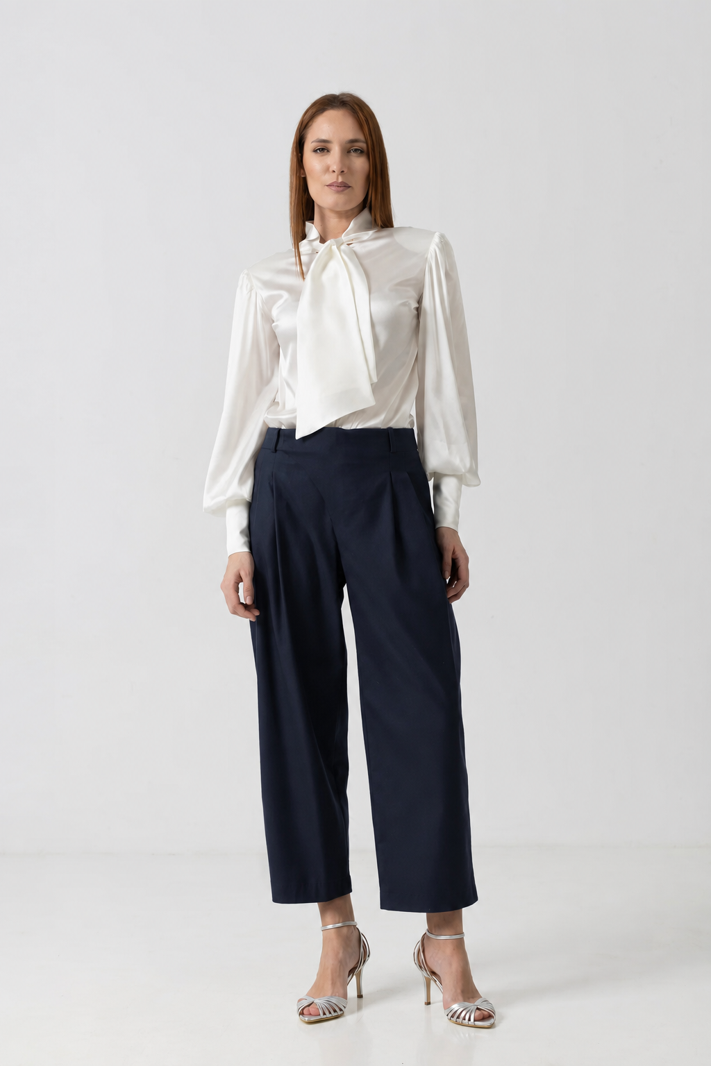 Incarca imaginea in galerie, Pantaloni eleganți din stofă bleumarin cu design petrecut