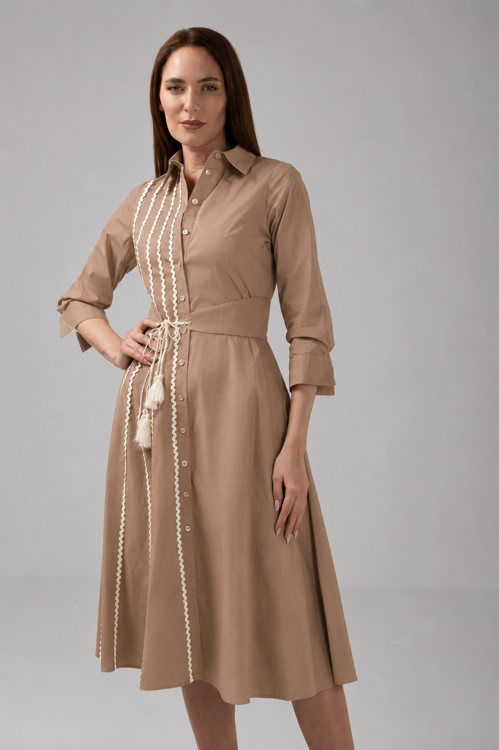 Incarca imaginea in galerie, Rochie cămașă midi Cappuccino din bumbac premium cu detalii decorative și cordon în talie