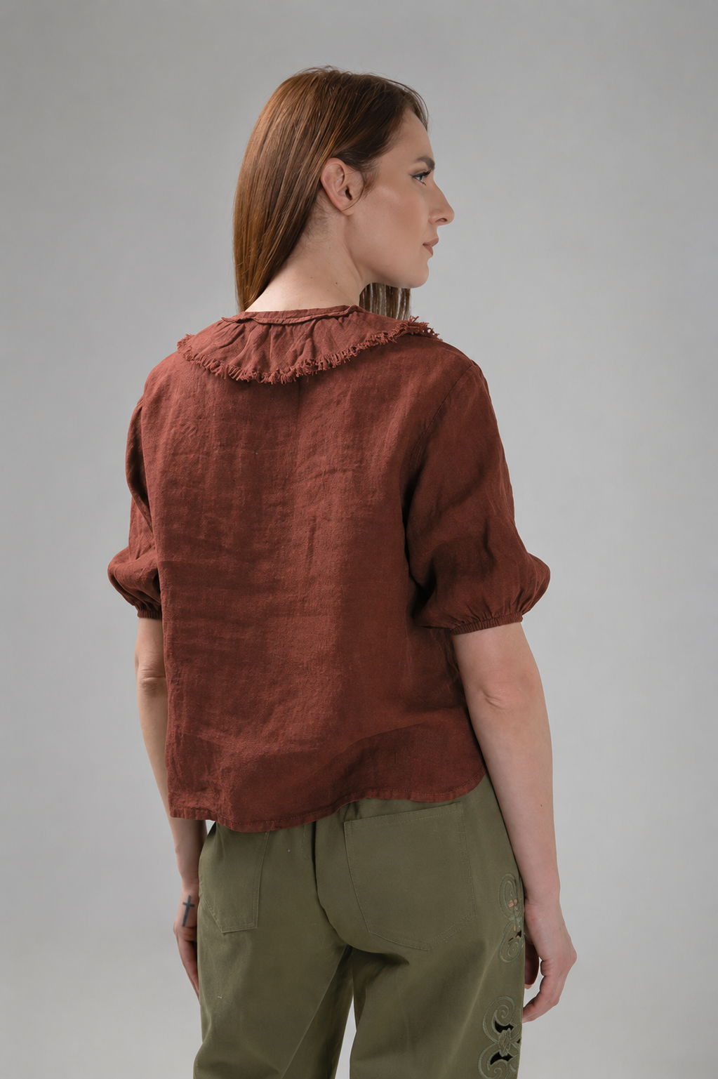 Load image into Gallery viewer, The blouse is made of viscose