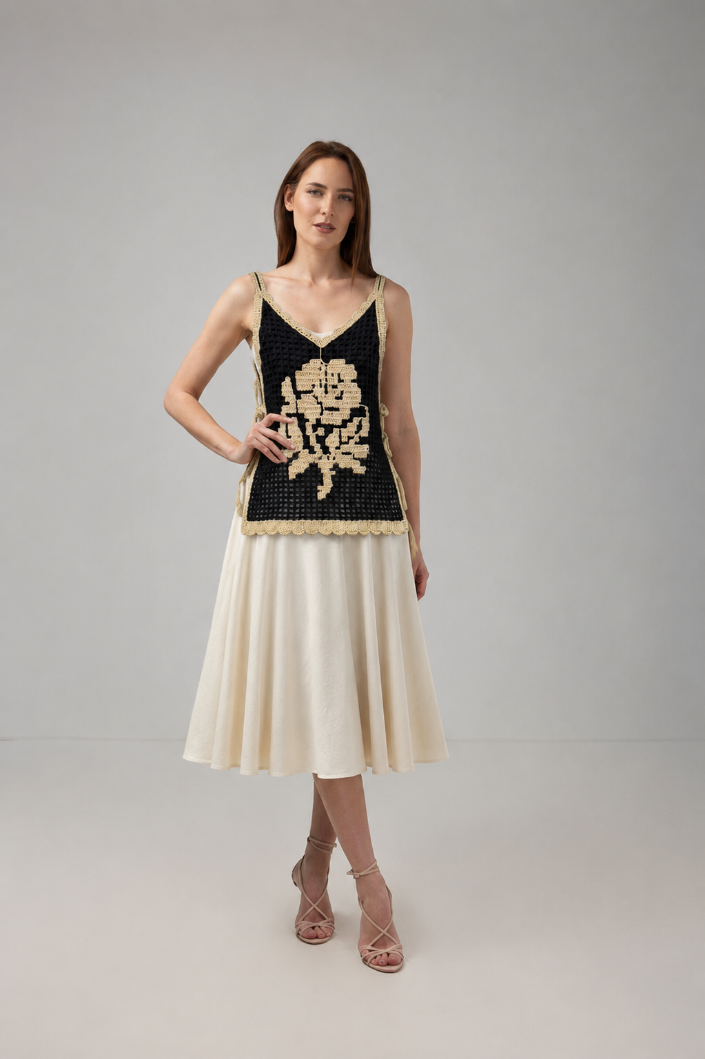 Load image into Gallery viewer, The blouse is made of viscose