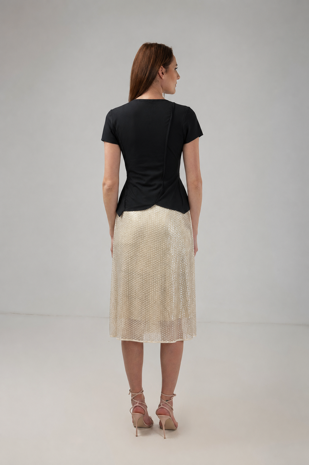 Load image into Gallery viewer, White T-shirt embroidered with the Romanian proverb "A good woman makes as much as a crown"
