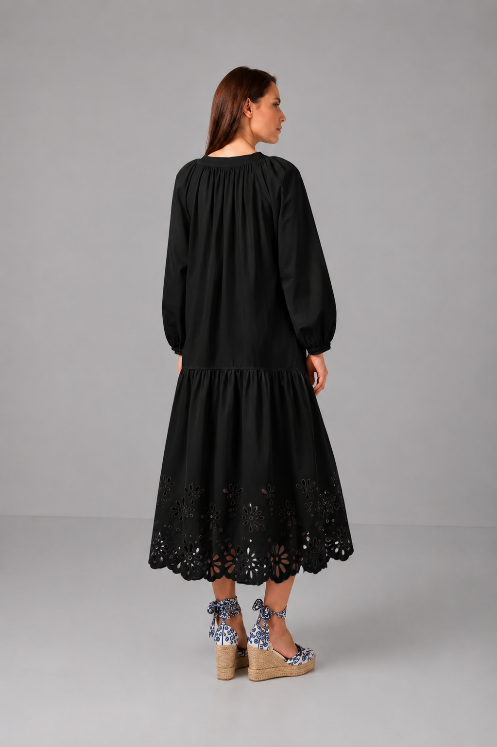 Load image into Gallery viewer, Dark green cotton shirt dress with macrame applications