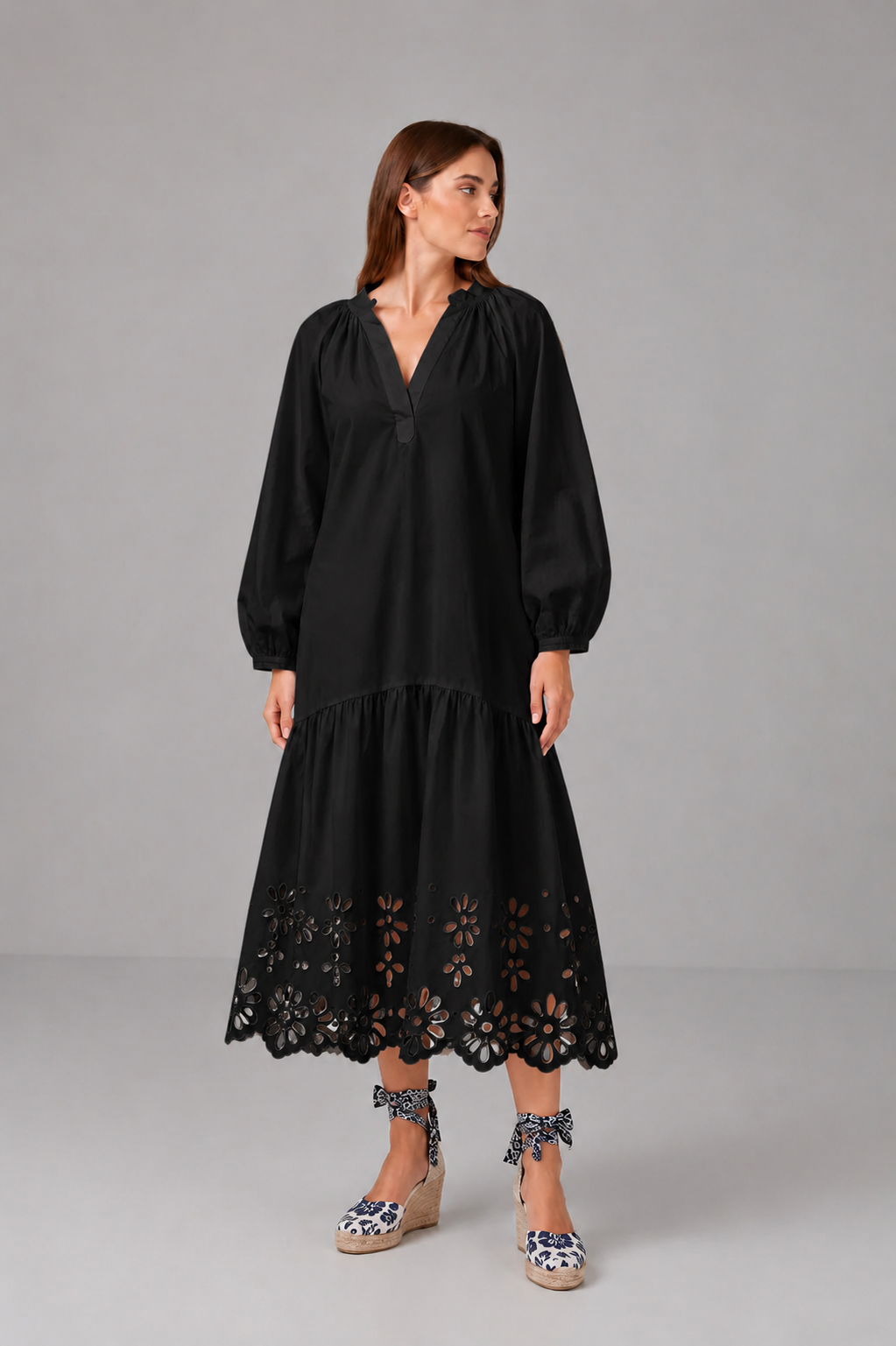 Load image into Gallery viewer, Dark green cotton shirt dress with macrame applications
