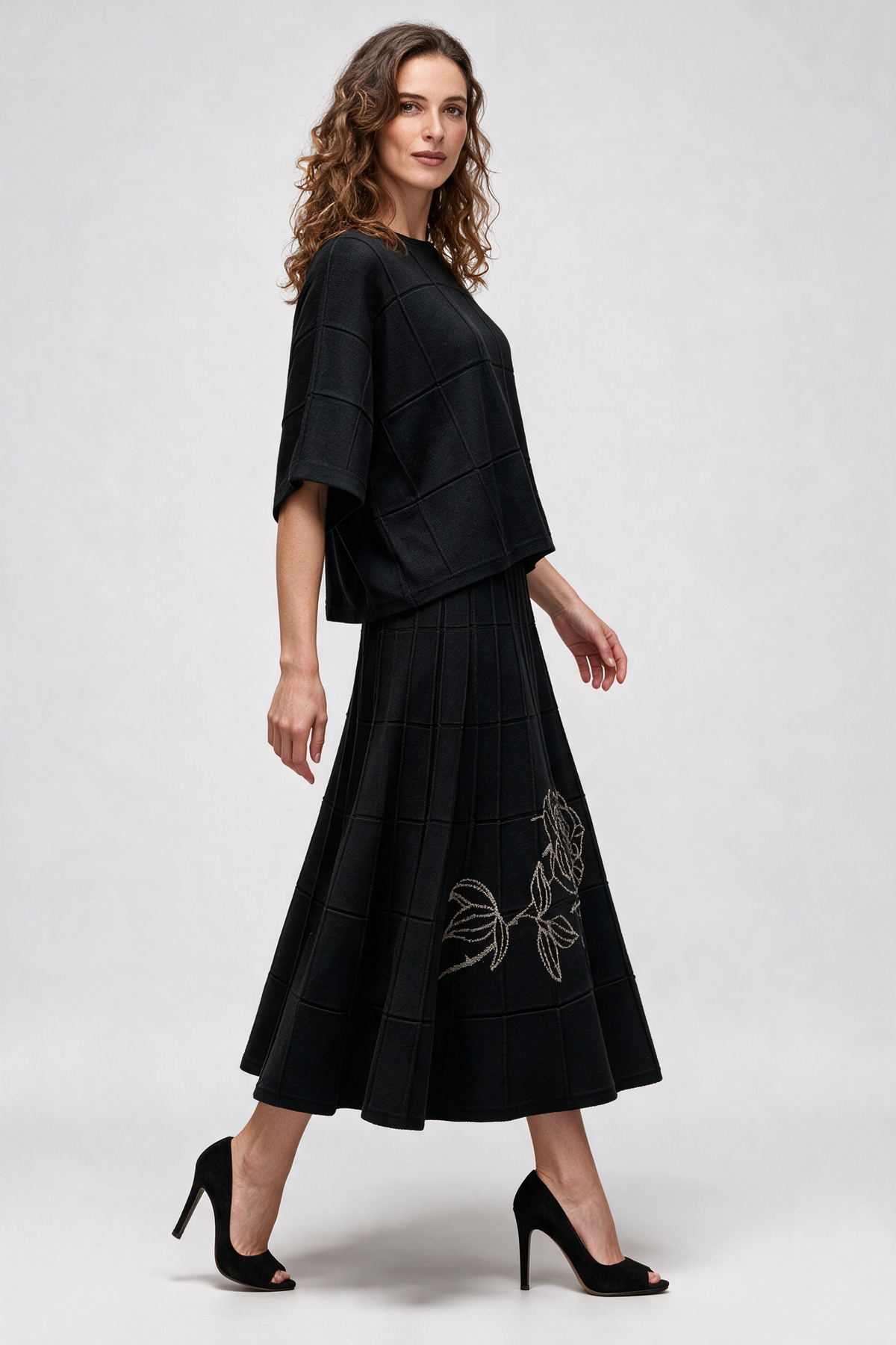 Compleu Tricotat Negru cu Broderie Trandafir