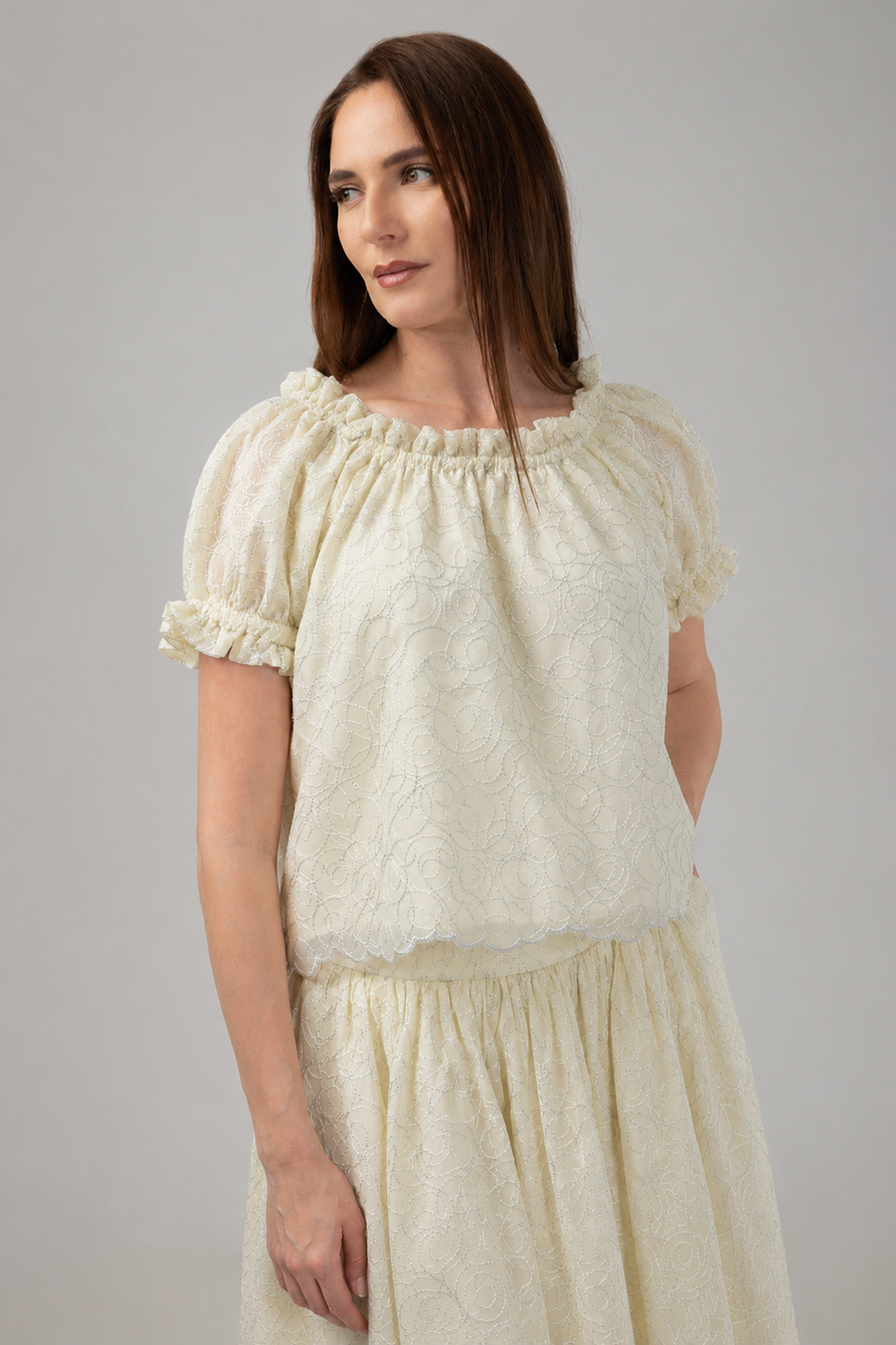 Load image into Gallery viewer, The blouse is made of viscose