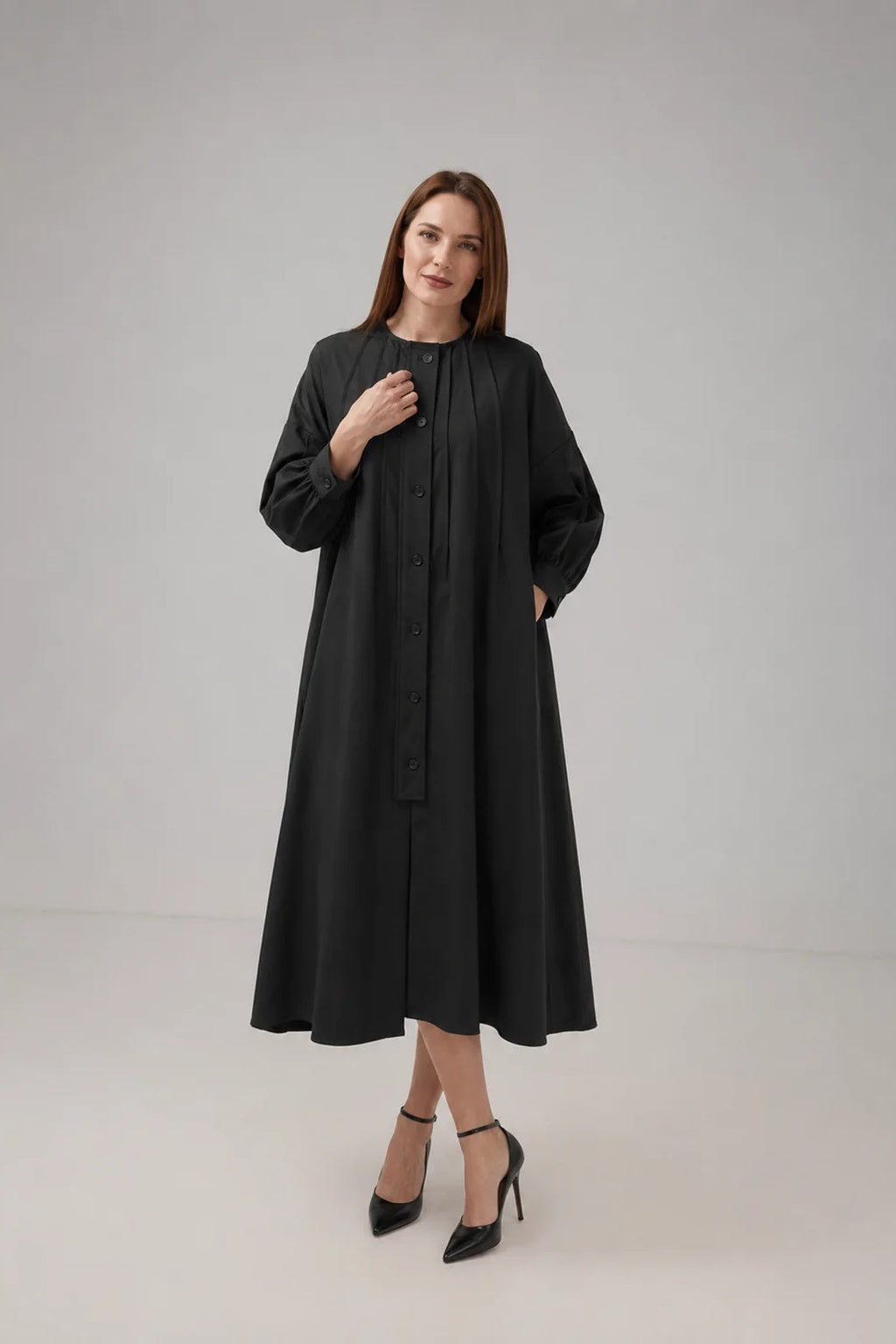 Incarca imaginea in galerie, Rochie Neagră Oversized cu Pliuri și Fermoar Ascuns