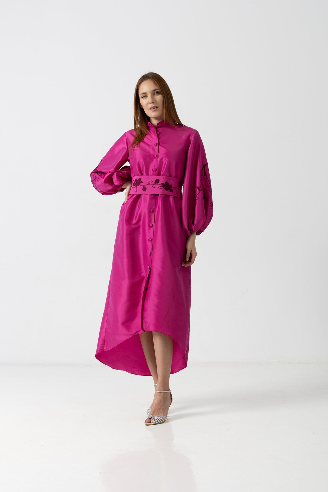 Incarca imaginea in galerie, Rochie asimetrică din tafta fucsia cu brâu brodat