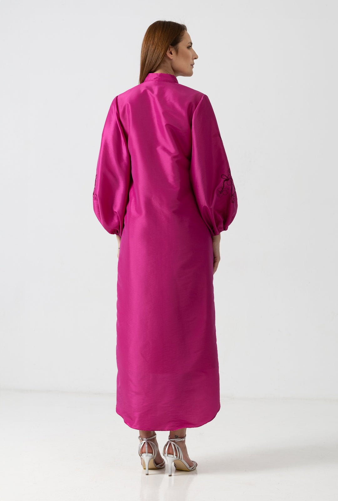 Incarca imaginea in galerie, Rochie asimetrică din tafta fucsia cu brâu brodat