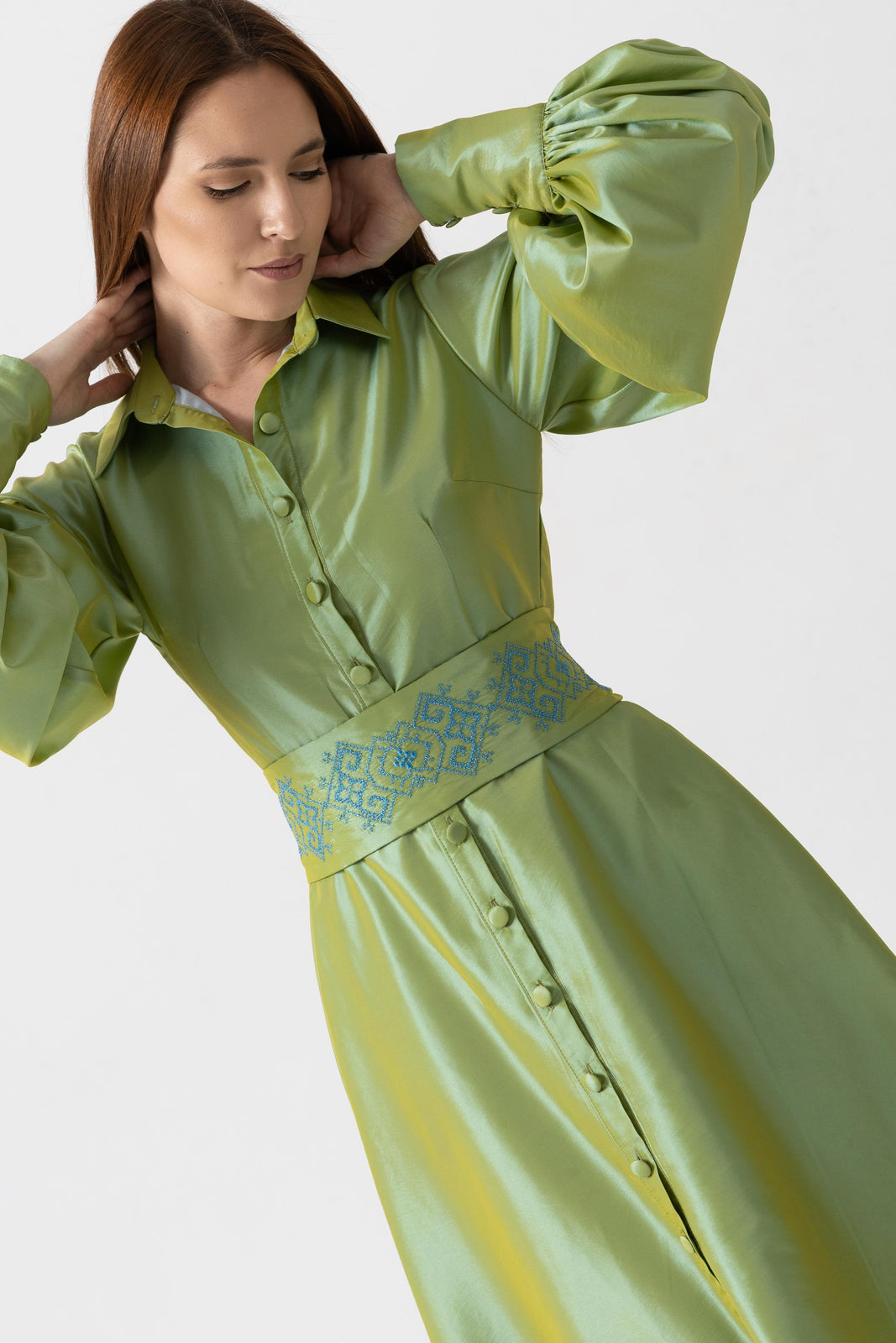 Incarca imaginea in galerie, Rochie din tafta verde cu brâu brodat